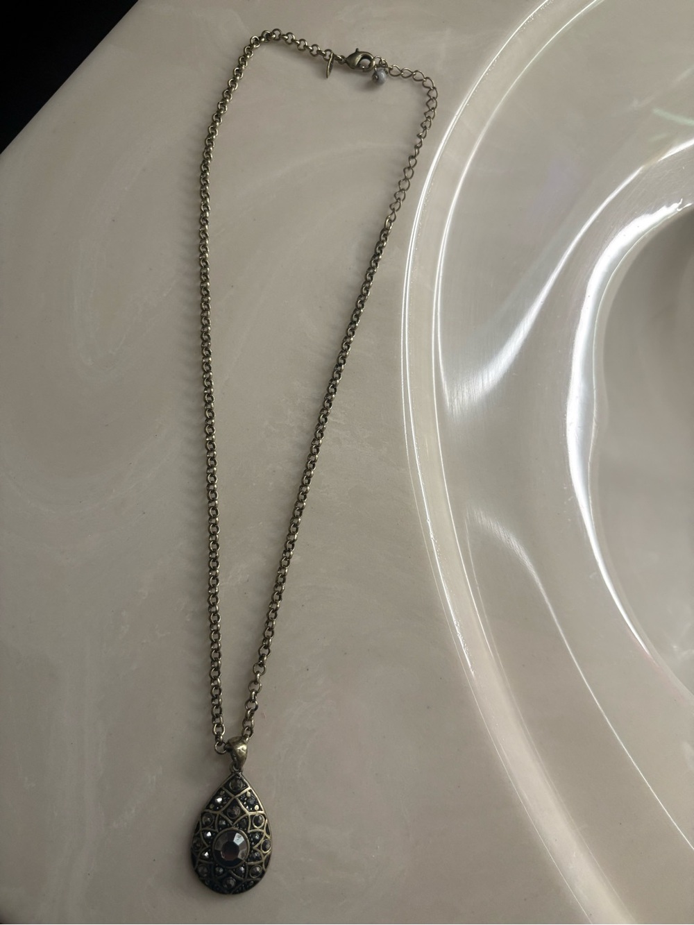 Teardrop Filigree Pendant Necklace in Silver Tone